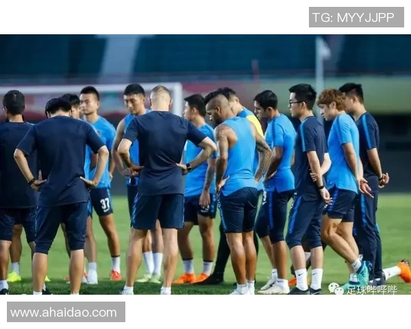 足球暴力拽现象分析与应对措施探讨如何净化足球场上的暴力行为